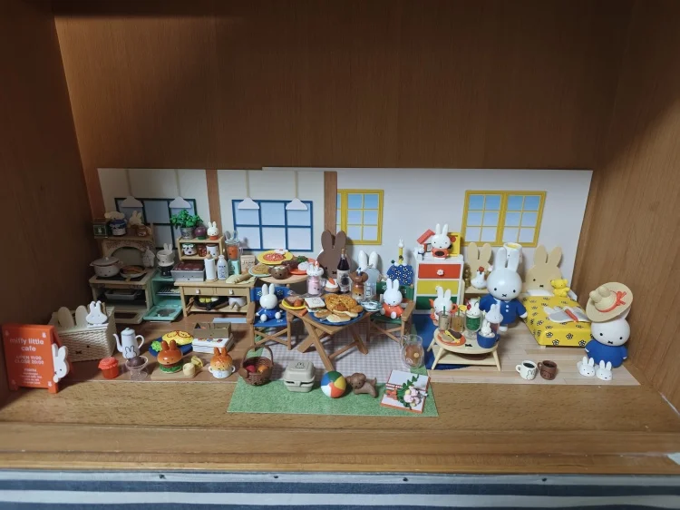Genuino Re-Ment Miffy Picnic Scena di campeggio Tavoli e sedie Casa da gioco in miniatura Scatola cieca Ornamento Anime Figura Modello Giocattolo Regalo