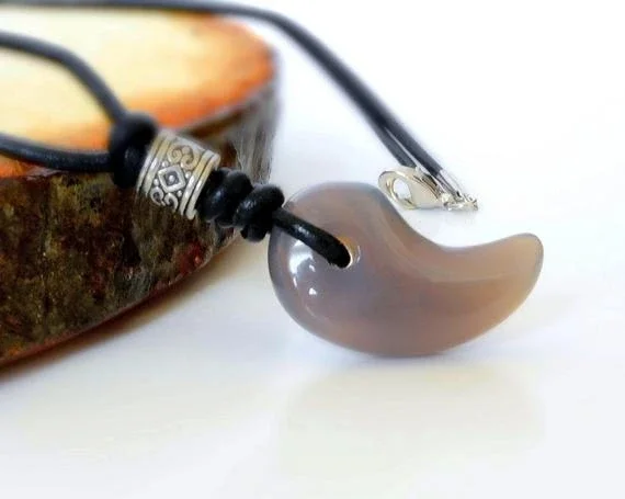 Magatama necklace, Japanese talisman, Men's necklace, Gray agate jewelry, magatama stone, heal stone jewelry, Gift for men