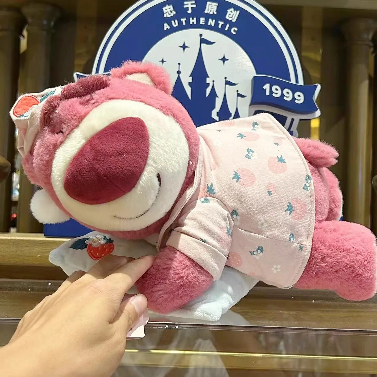 

Original Shanghai Disneyland Strawberry Bear cartoon cute strawberry scented pillow sleep doll