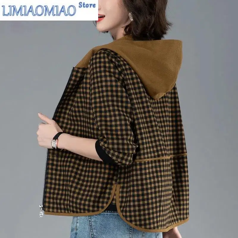 

New Checkered Short Coat Women's Spring and Autumn Loose Size Large Middle aged Mom Fashion Small Jacket Top Female Outwear