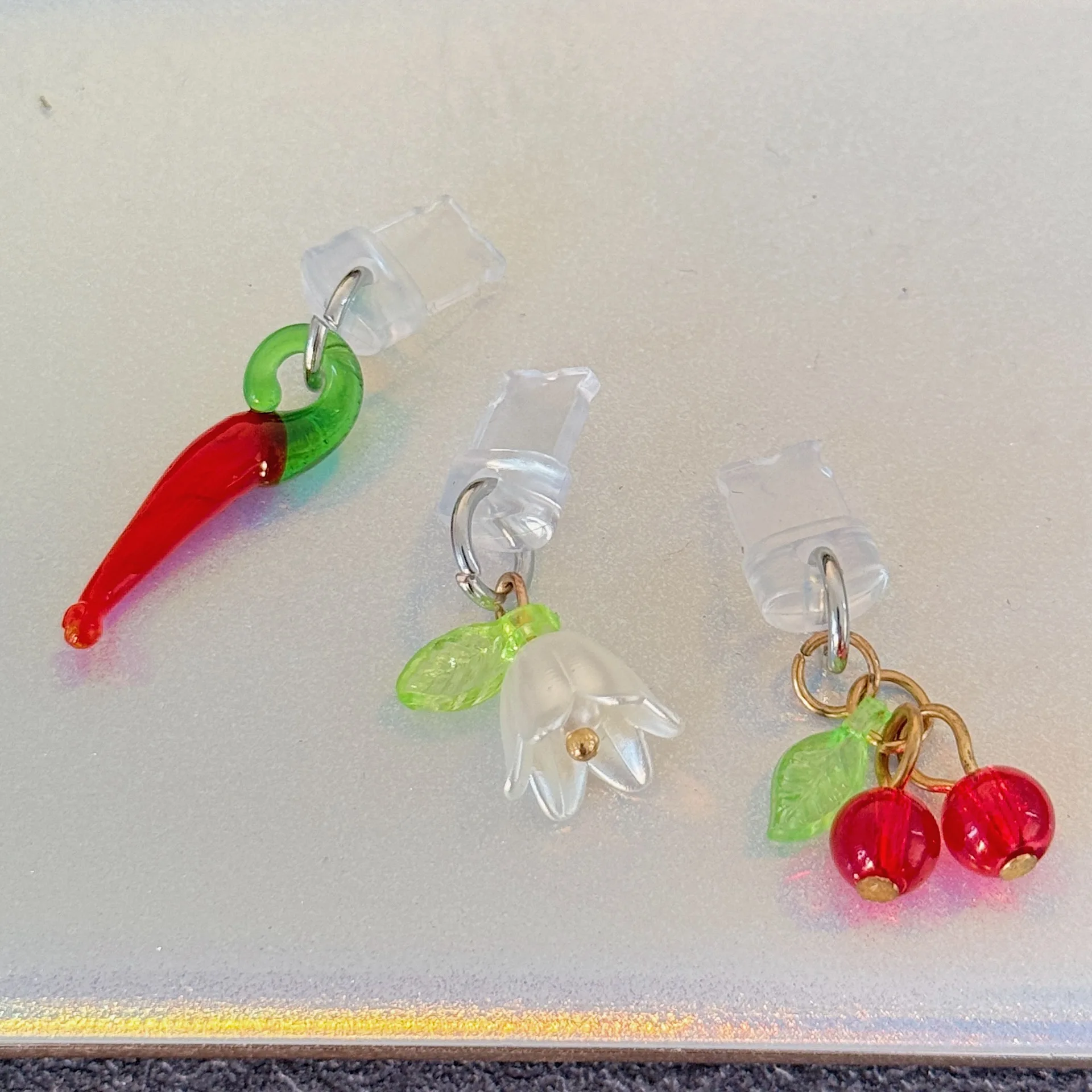 

Candy Color Cherry Shaped Phone Dust Plug Phone For IPhone/Type-C Android Universal Phone Accessories