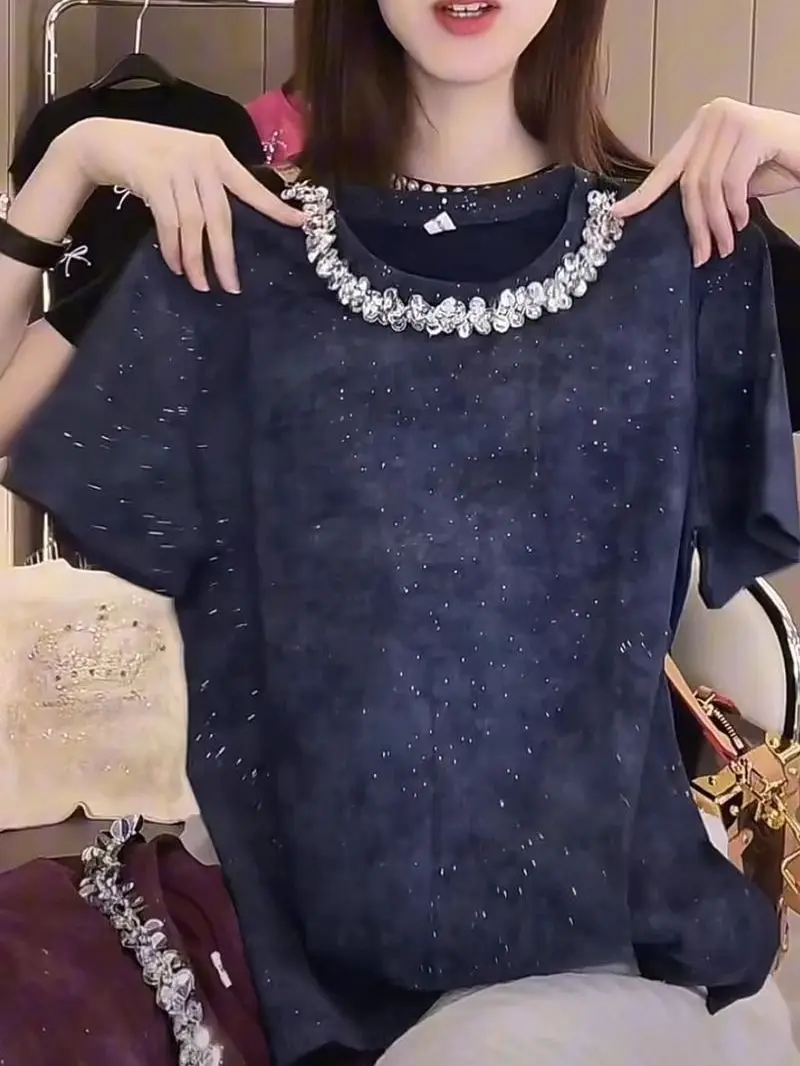 เสื้อยืดผู้ชายทรงหลวมใส่สบายสำหรับฤดูร้อน ดีไซน์เก๋ไก๋ ทันสมัย ใส่ได้หลากหลายโอกาส ช่วยให้ดูผอมเพรียว