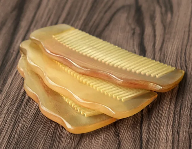 1PCS Natural Sheep Horn Comb Wide Wave Half Moon Straight Hair Comb Dense Teeth Massage Comb