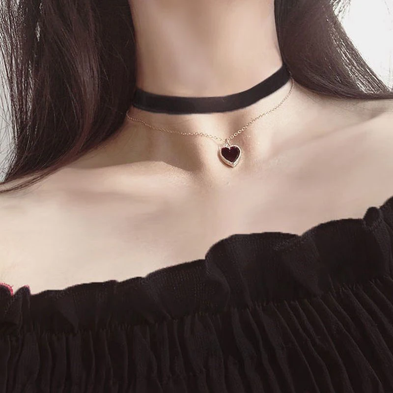 Classic Velvet Choker Necklace Heart Pendant Necklaces Sweet Personality Pendant For Women Fashion Jewelry Valentine\'s Gift