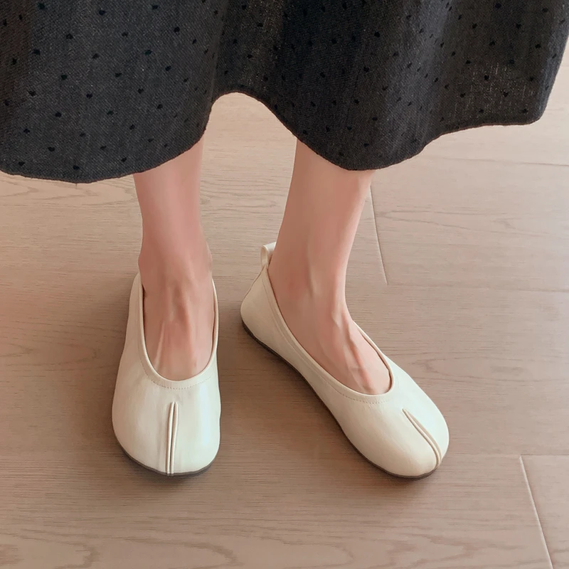 Split Toe Ballet Shoes 2026 New Soft Sole and Soft Surface Breathable Red Lazy Slip-on Plus-size Women's Shoes