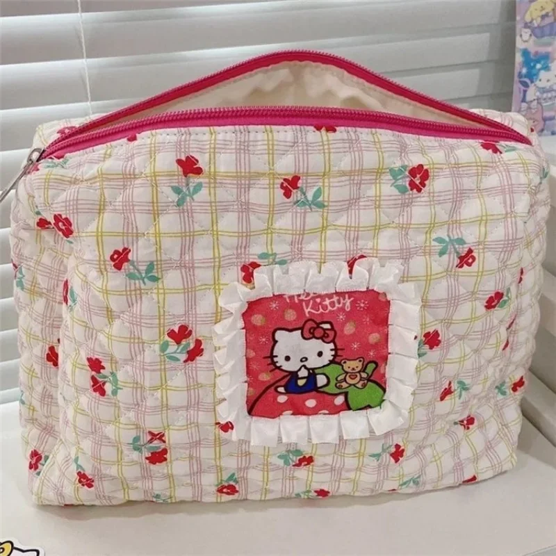 Kawaii Hello Kitty borsa cosmetica borsa da viaggio portatile Anime Girl prodotti per la cura della pelle di grande capacità stoccaggio borsa per il