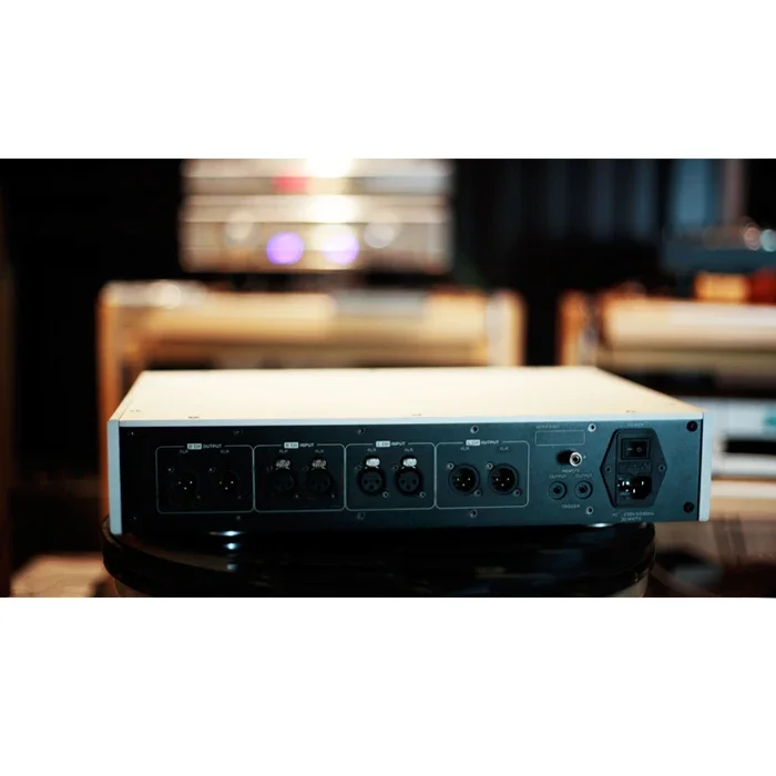Refer to the Swiss Gaowen famous machine line Q68 fever-grade flagship full-balanced pre-amplifier, frequency response: 0~150KHZ
