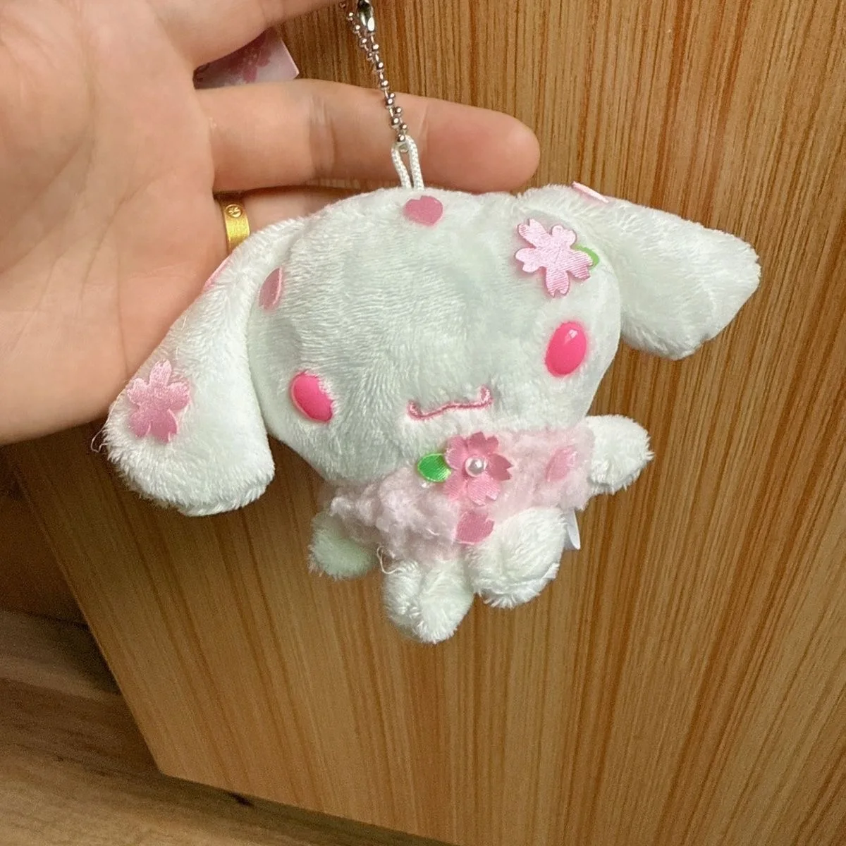 

Индивидуальный плюшевый брелок-подвеска для рюкзака с персонажами Cinnamoroll и Pachacco в стиле вишневого цвета, в наличии, подарок на день рождения для пары или девушки