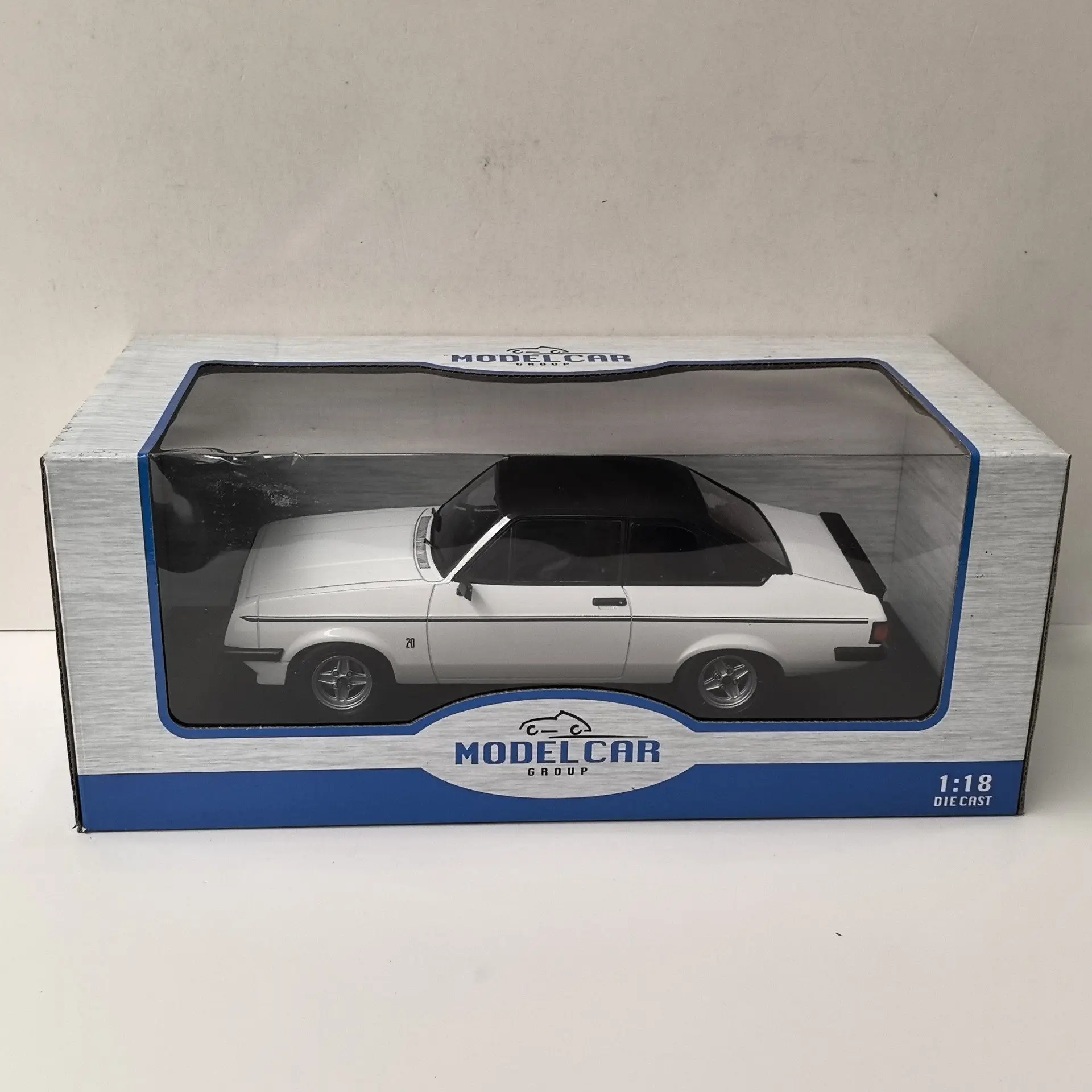 

Diecast MCG 1/18 Scale ESCORT MKII RS 2000 E7E3 Alloy Car Model