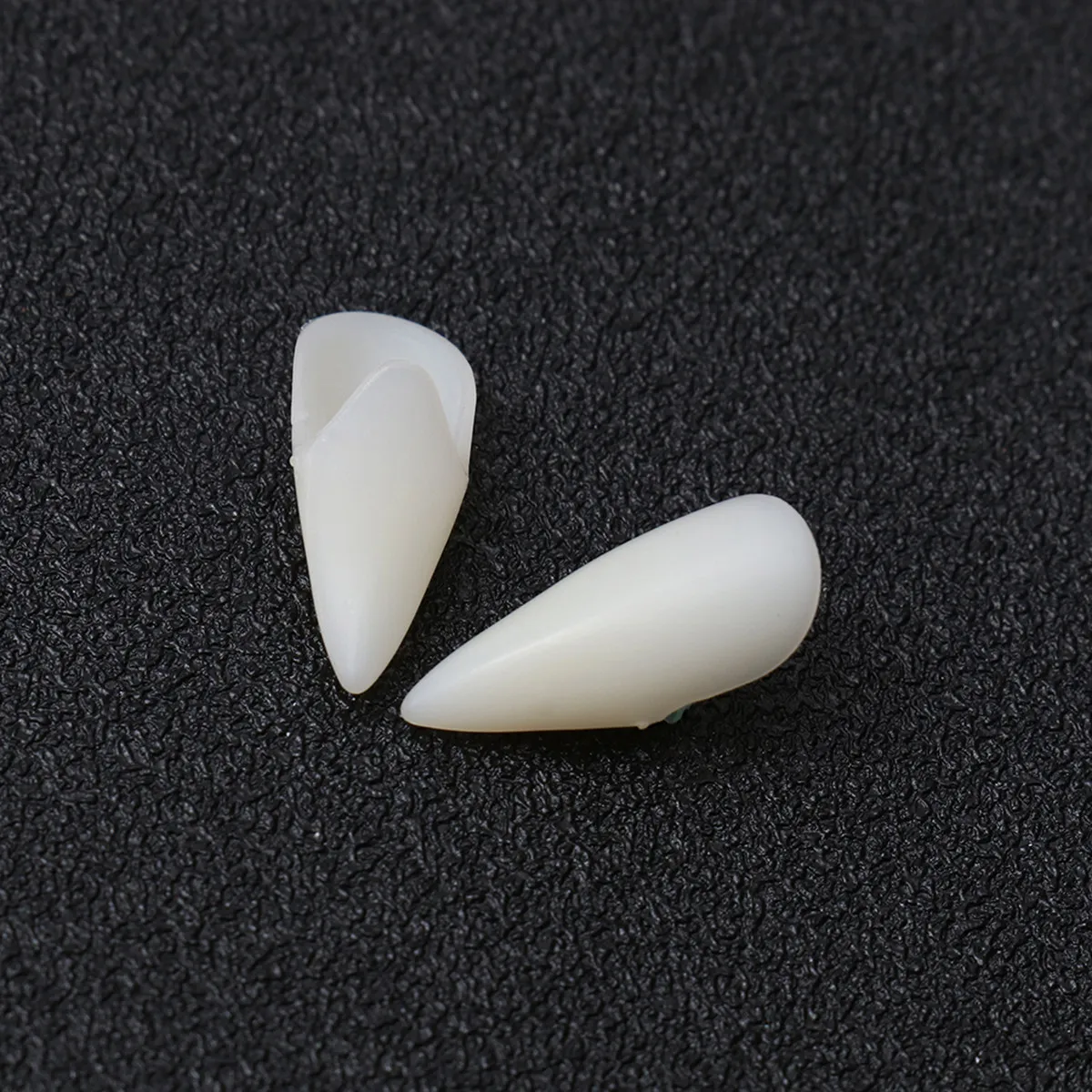 

3Pairs Fang Props Resin False Teeth Cosplay Scary Halloween Costume Party Masquerade Dentures 1.9cm Box