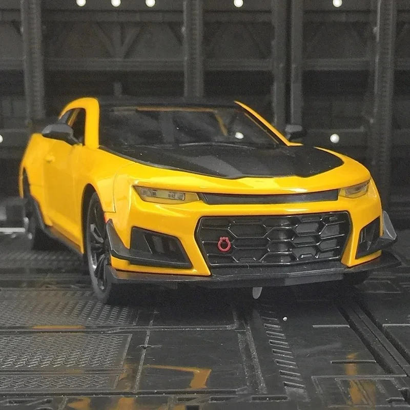 Voor 1:24 simulatie Chevrolet Camaro legering sportwagen model Bumblebee spuitgieten auto geluid en licht trek kinderspeelgoed