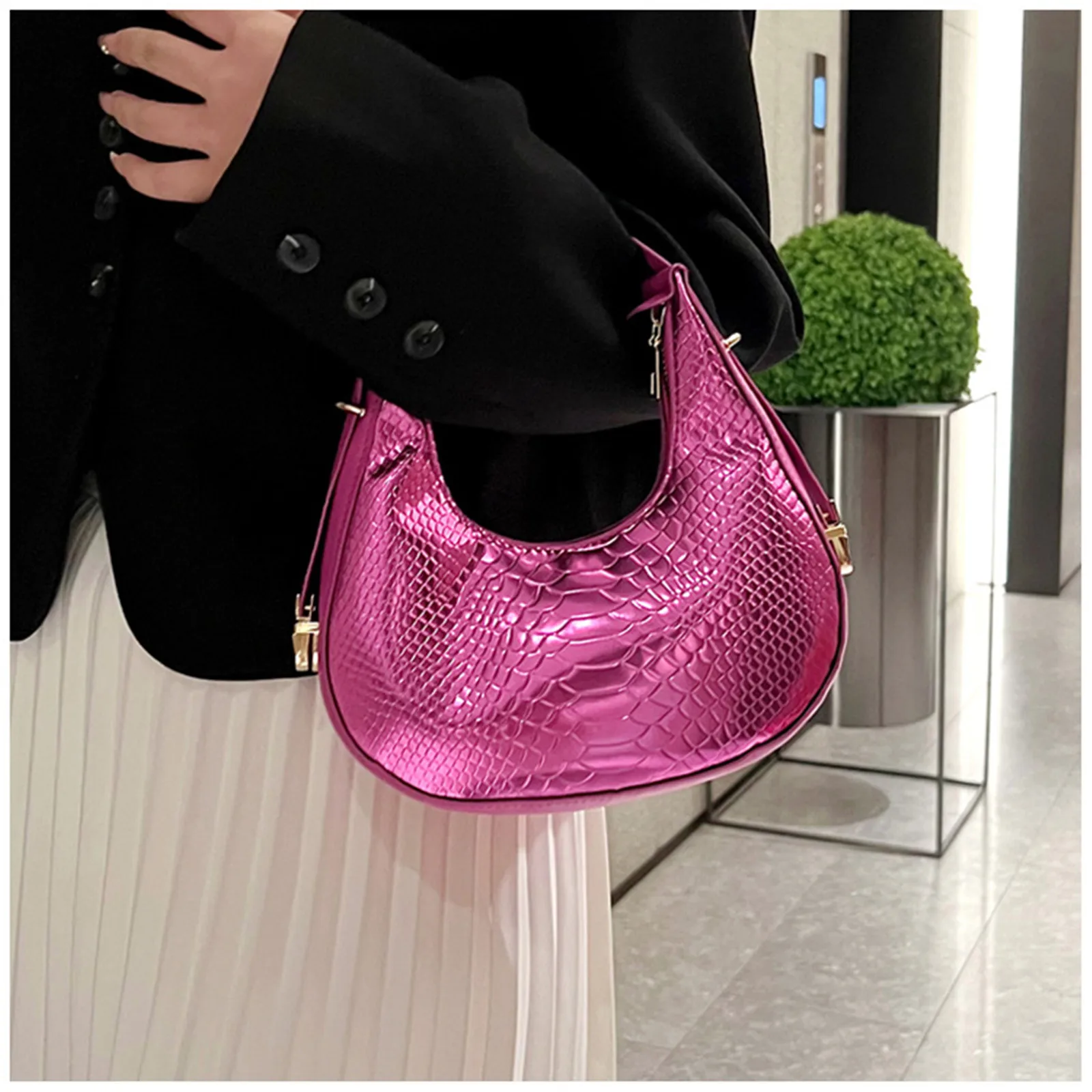 Fashion Crocodile Pattern Women\'s Shoulder Bag Bright Surface Leather Underarm Bag Exquisite Handbags Purses Crescent Saddle Bag