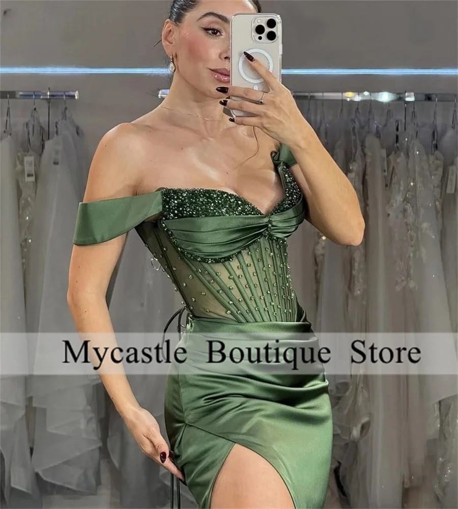 Elegante olijfgroene off-shoulder satijnen avondjurken zeemeermin hoge split kralen gedrapeerde feestjurk sexy galajurk op maat