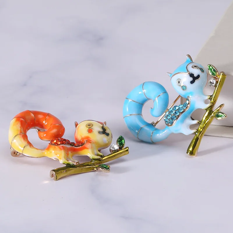 New Personality Alloy Squirrel Brooch Creative Rhinestone Wild Clothing Accessories Pin Jewelry Gift for Souvenir Brooch