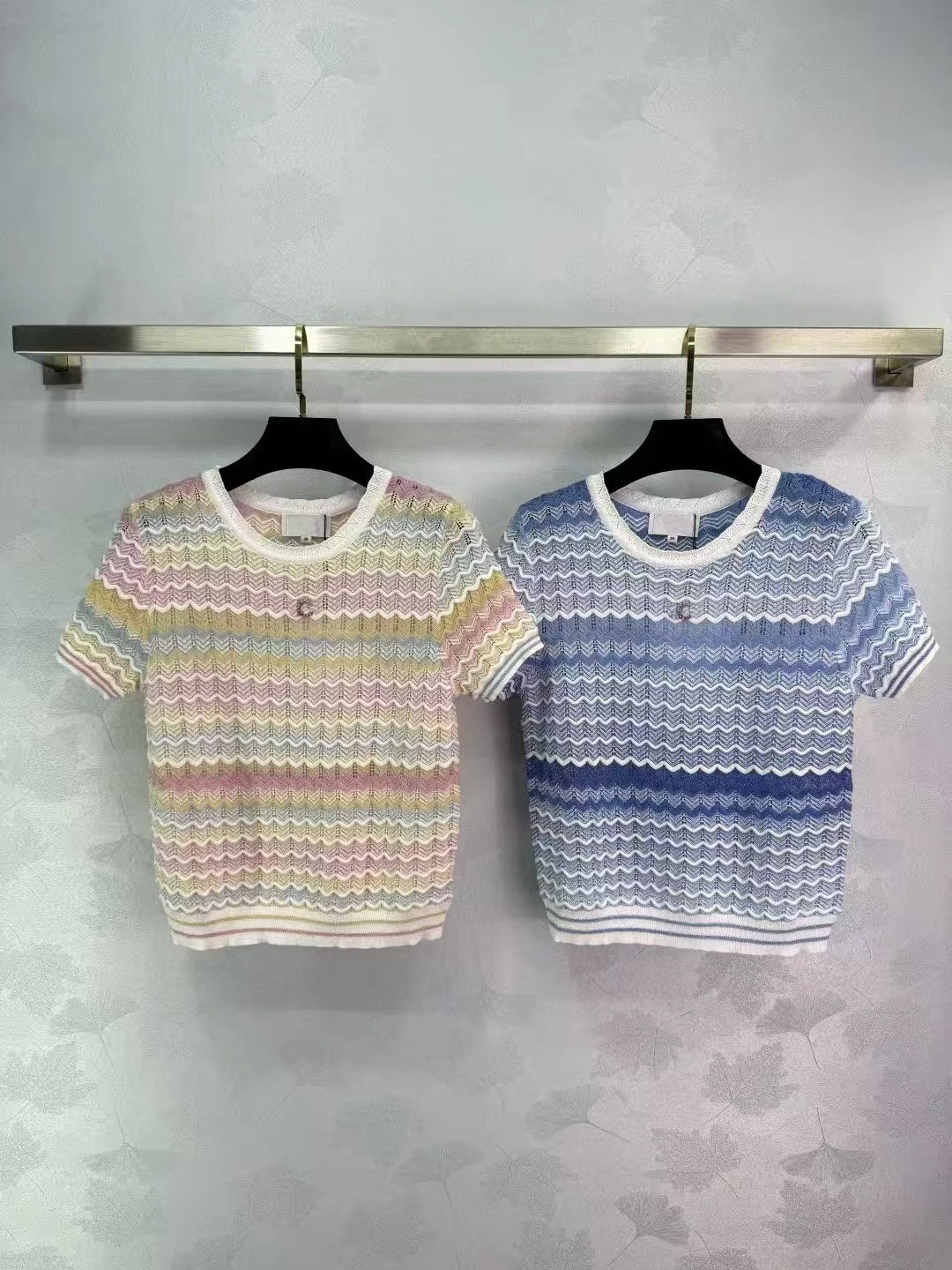 

2025 Spring/Summer New Arrival - Casual, Fashionable, and Versatile Round Neck Loose Short Sleeve Knit Top / Solid Color Blouse