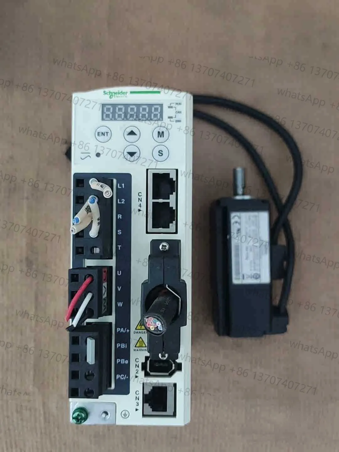 

LXM23AU01M3X BCH0401O12A1C Серводвигатель для Schneider