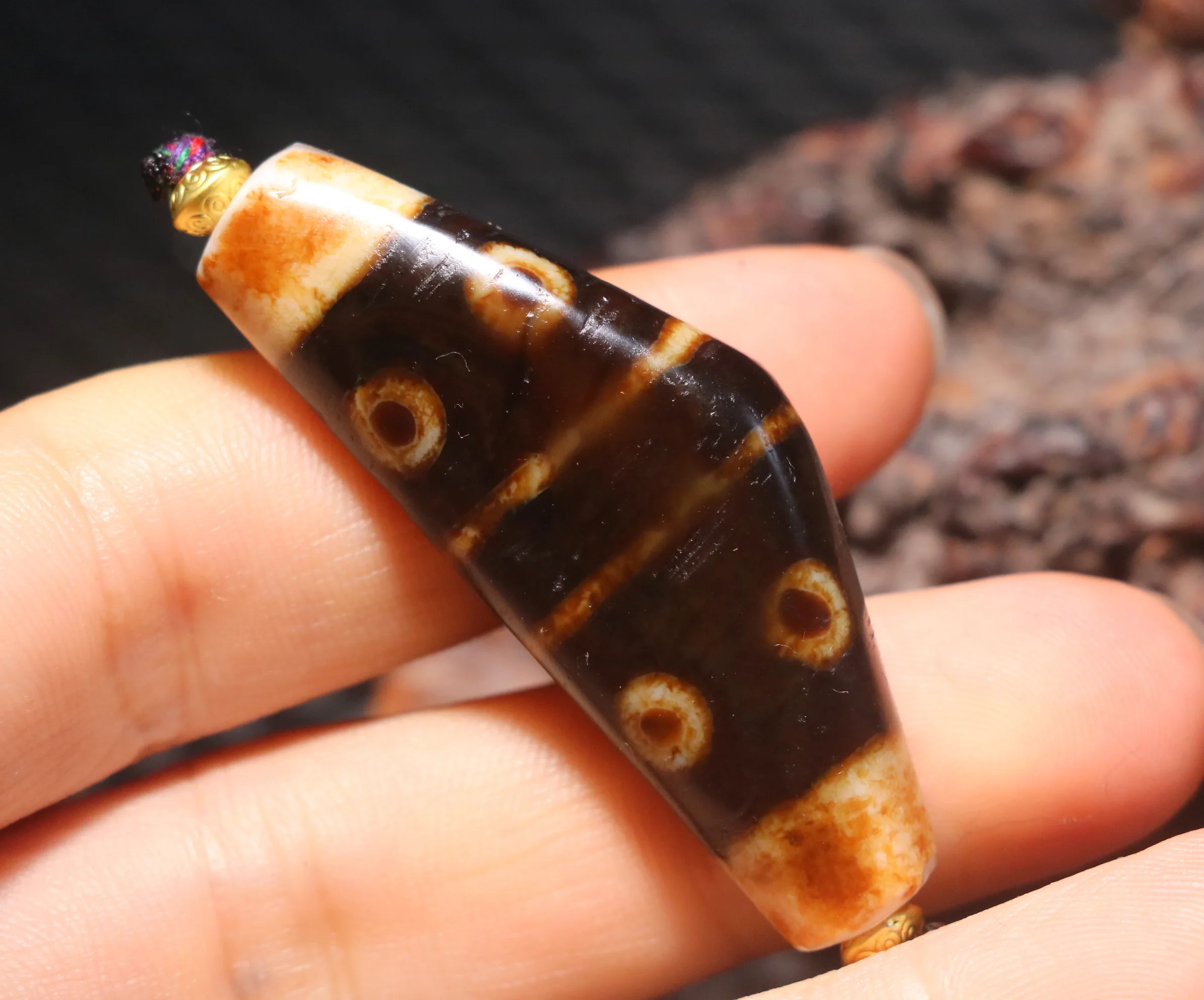 

CONGXINZAI1005009037751106 Мощность Тибетский старый агат в форме рога 8-глазый 4-полосный тотем дзи кулон из бисера амулет ювелирные изделия драгоценный камень