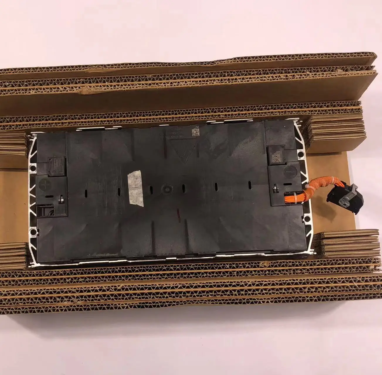 

Used for high-voltage batteries in BM W G38 F15 hybrid vehicles