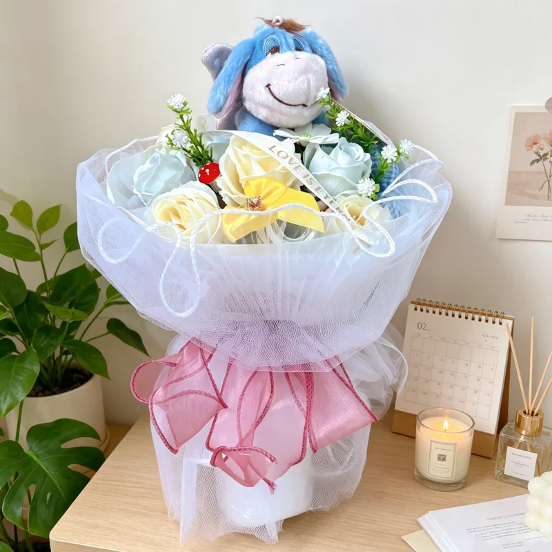 Echte Stitch Mickey Mouse Winnie Plüschpuppen mit Künstlichem Kreativem Blumenstrauß Valentinstag Weihnachten Abschlussgeschenke – Detail 12