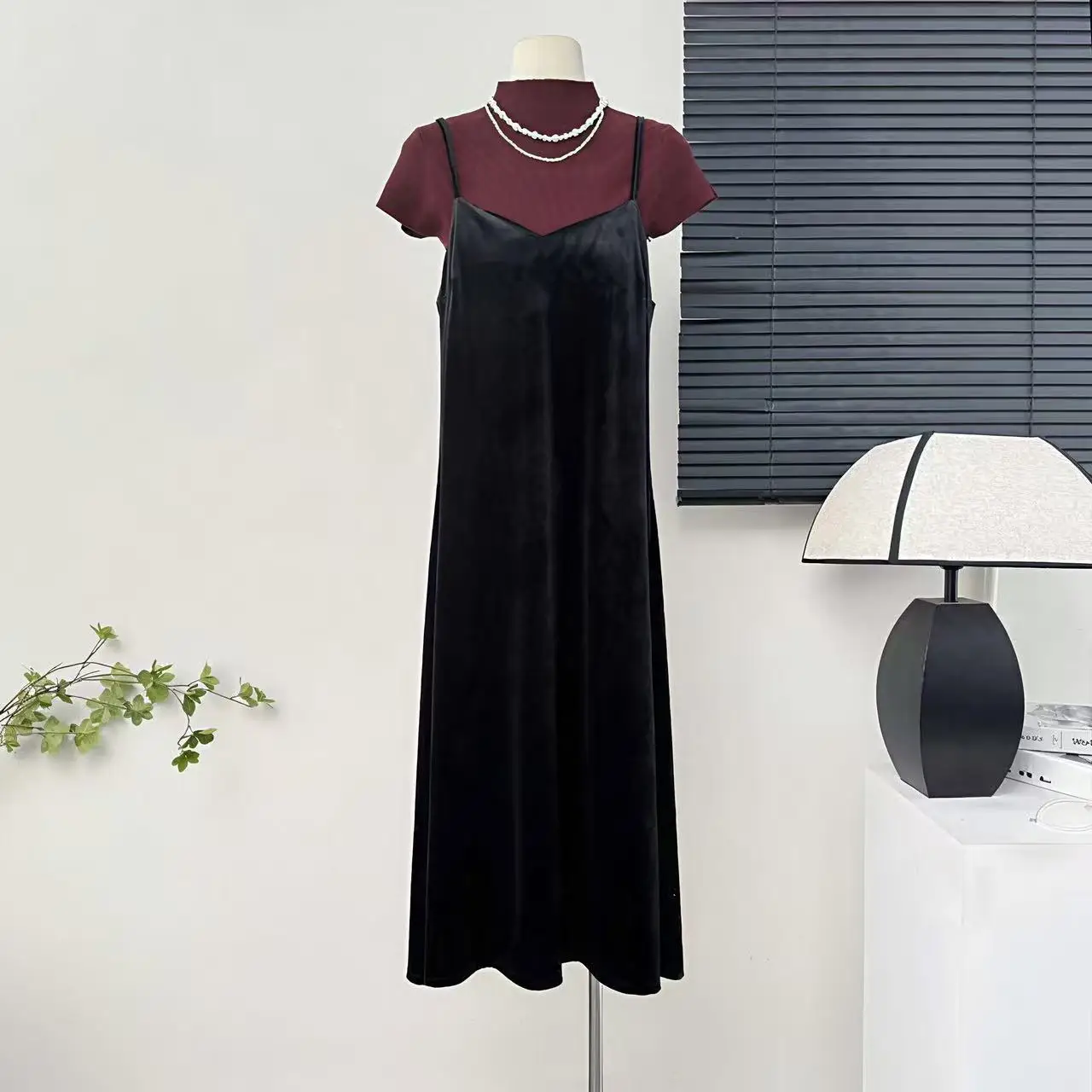 Suspended Velvet Dress For Women 2023 Autumn/Winter New Design Sense Large V-Neck Elegant And Unique Slim Fit Mid Length Small B