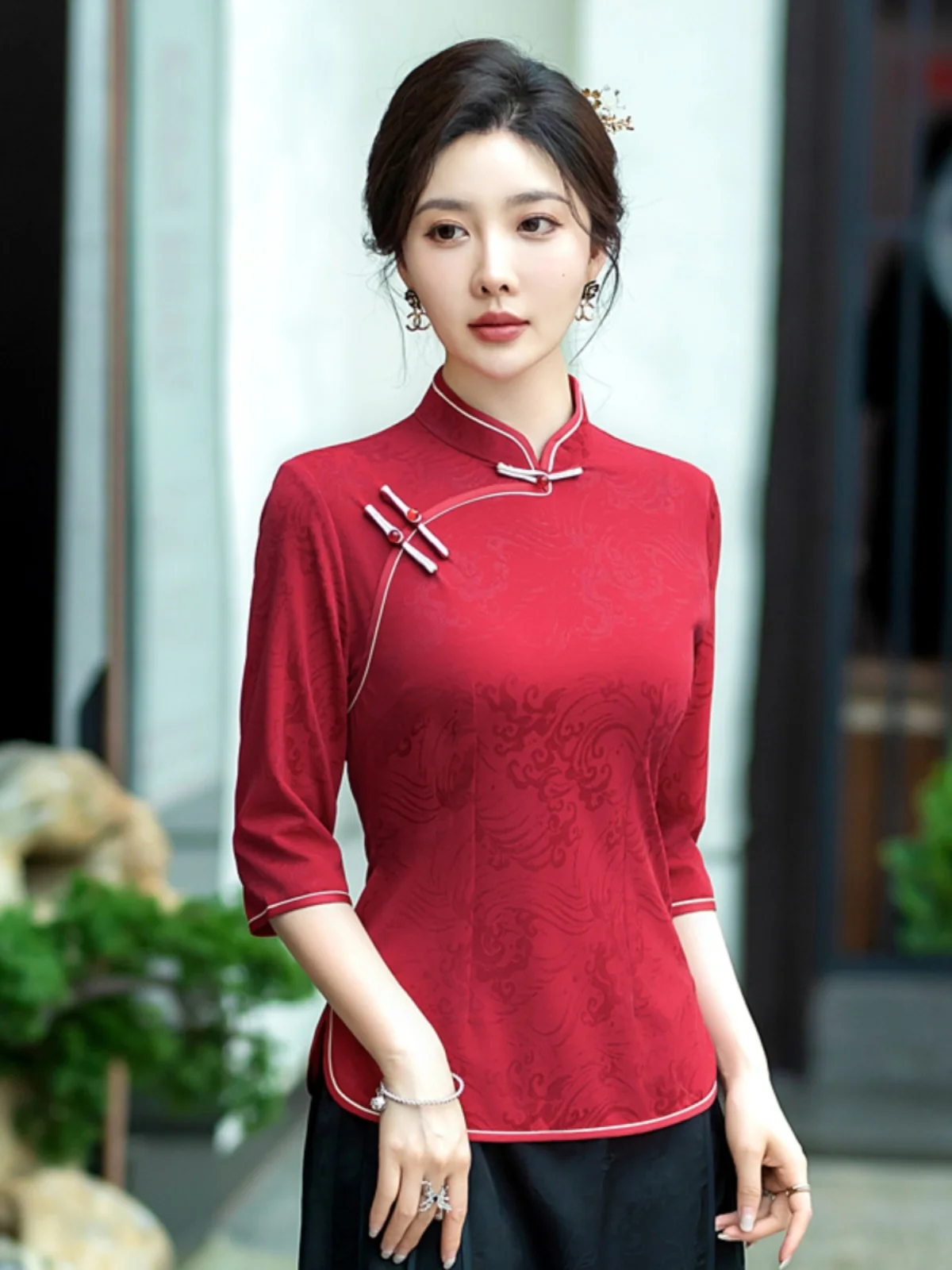 ชุดจีนสีแดงแบบใหม่ ปี 2024 ปักลายดอกไม้ ชุดแม่ลูก สไตล์ถังสูท ผ้าคุณภาพดี