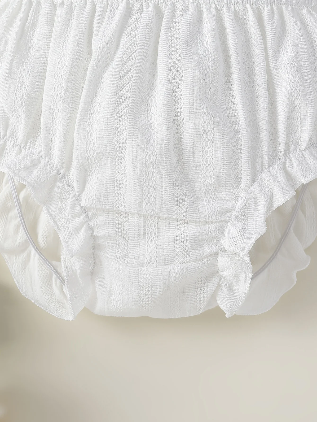 Summer baby girl pure white pleated shorts