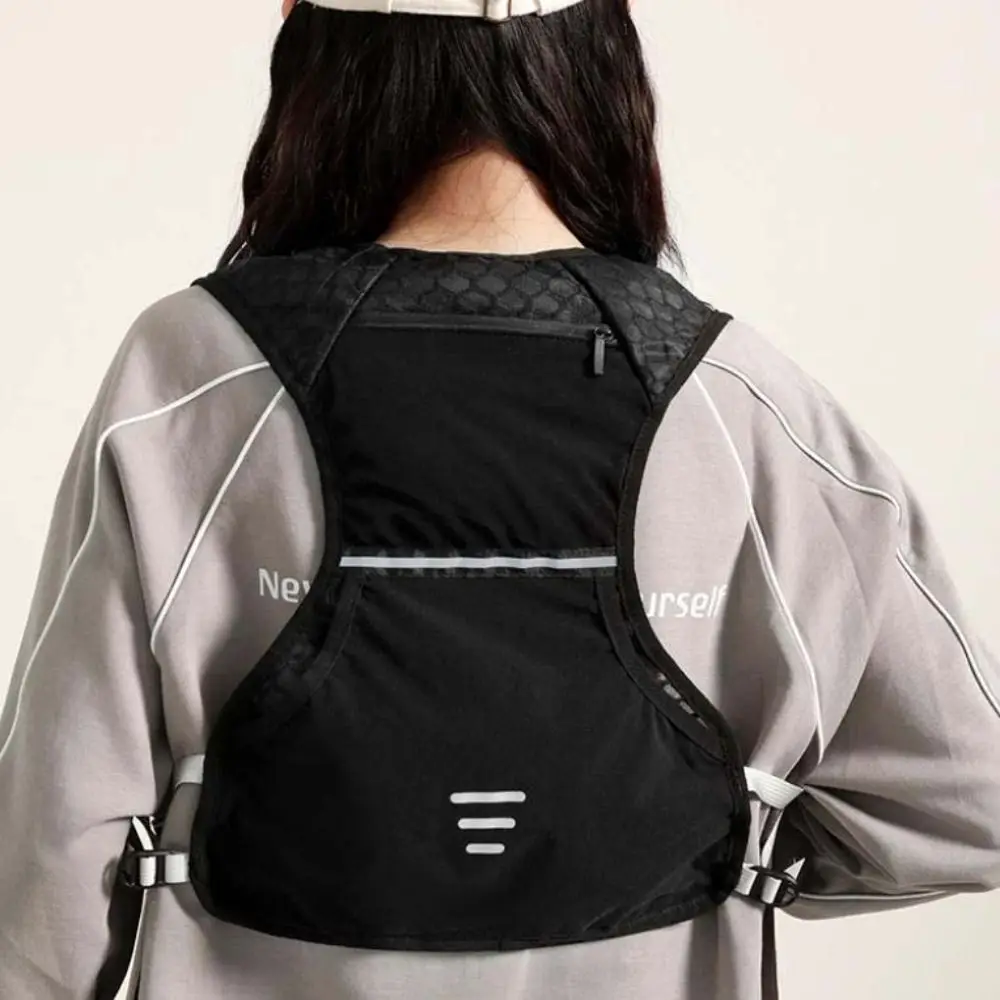 

Waterproof Running Vest Pack Adjustable Multifunctional Running Hydration Vest Bag Convenient Breathable Outdoor Running Vest