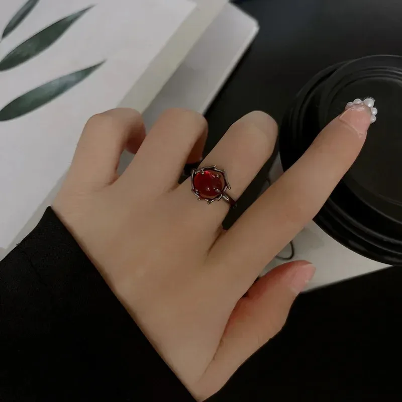 ريترو جديد الأحمر القلب قابل للتعديل الدائري للنساء شخصية الأحمر المفتوحة البنصر خمر القوطية خاتم بنات حفلة هدية