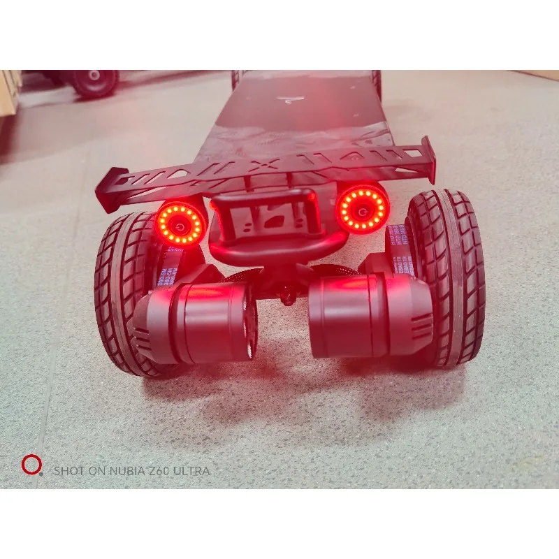 

Электрический скейтборд, заднее крыло, стоп-сигнал, индикатор руля