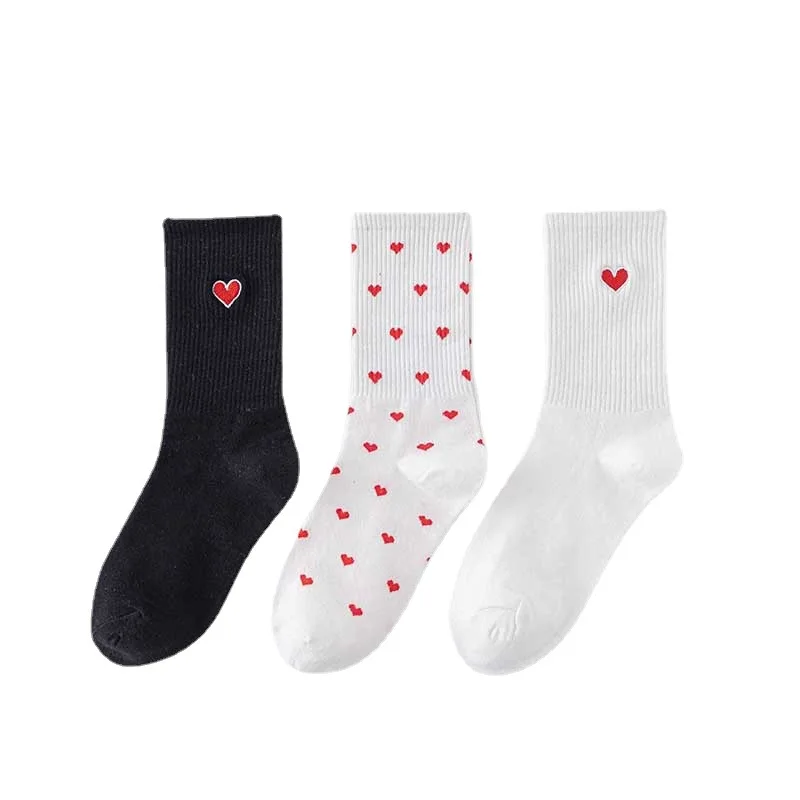 Calcetines cortos deportivos de algodón puro para Mujer, medias con bordado de amor, regalo blanco y negro, Harajuku, Kawaii