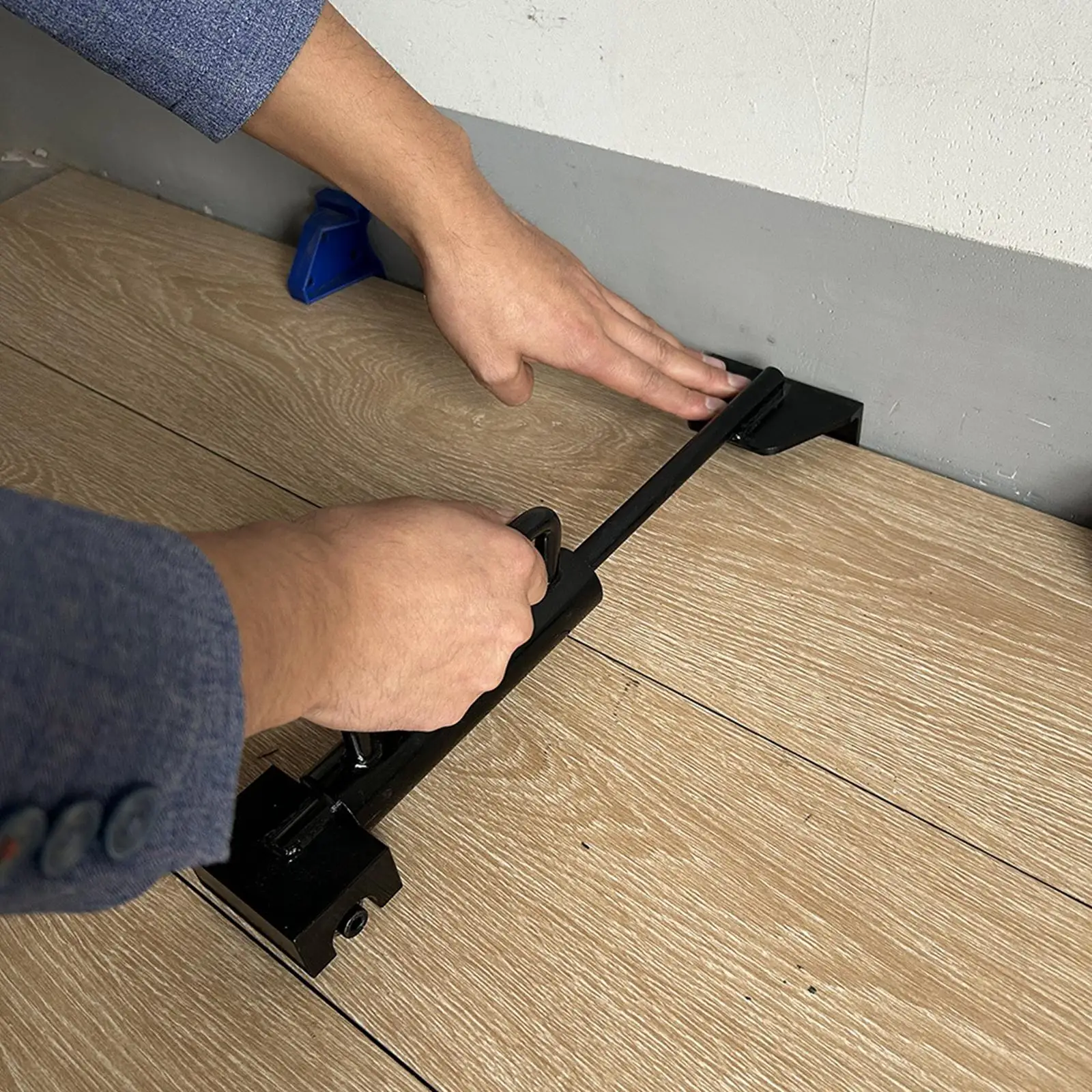 Floor Pull Bar Black Steel Heavy Duty Hammer Pulling Bar 3 in 1 Laminate Installation Tool for Wood Flooring