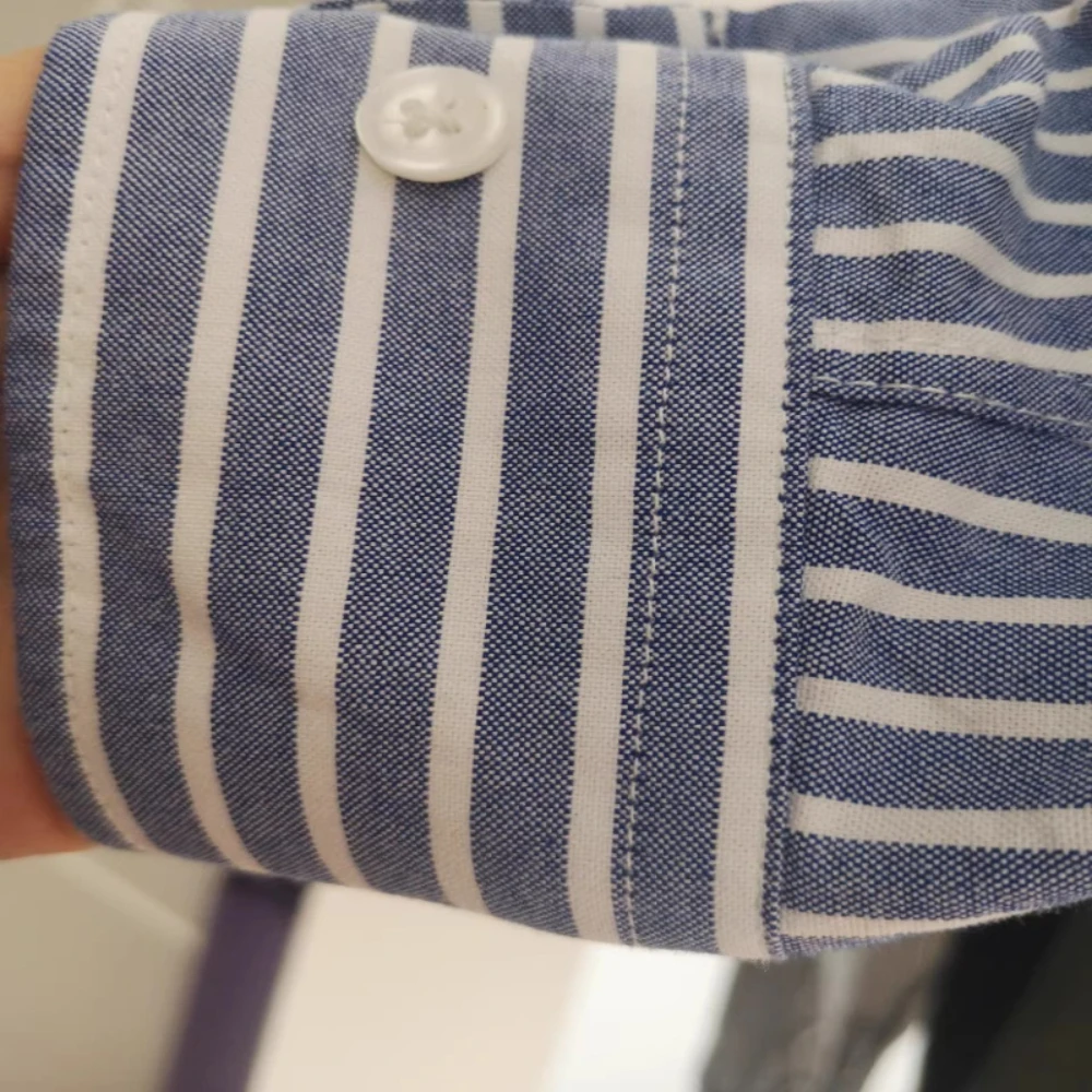 قميص رجالي مكون من 5 نجوم! كم طويل مخطط على الطراز الكوري، 100% قطن للجنسين