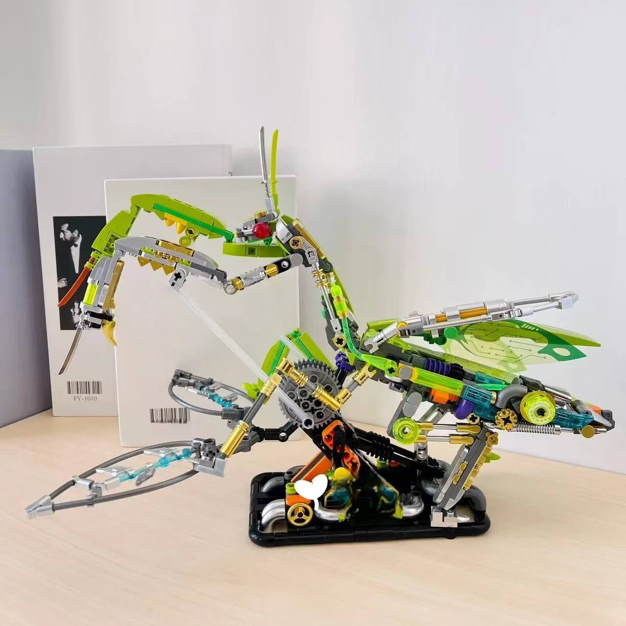 

Механические строительные блоки в виде модели богомола, идеальный подарок на дни рождения, Хэллоуин, Рождество и для украшения дома.