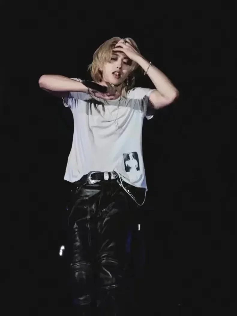 Ann white ripped patch print streamer boxyT-shirt