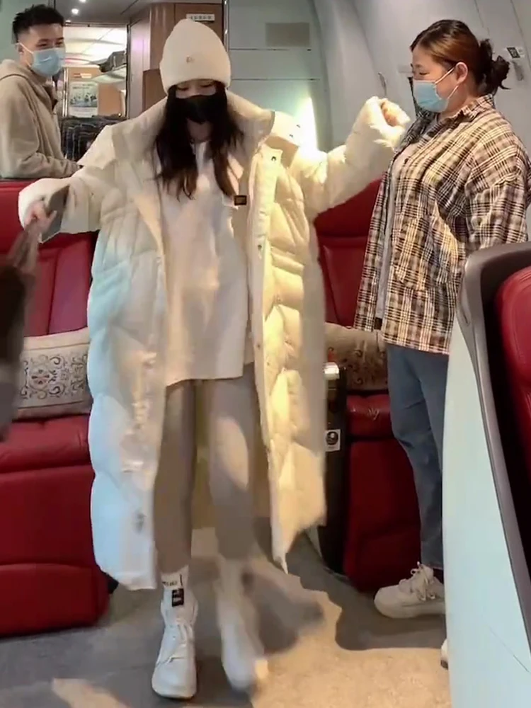 

Зимнее модное длинное пуховое пальто оверсайз для женщин, до колен, теплое, утолщенное, из полиэстера с эффектом памяти, для повседневной носки