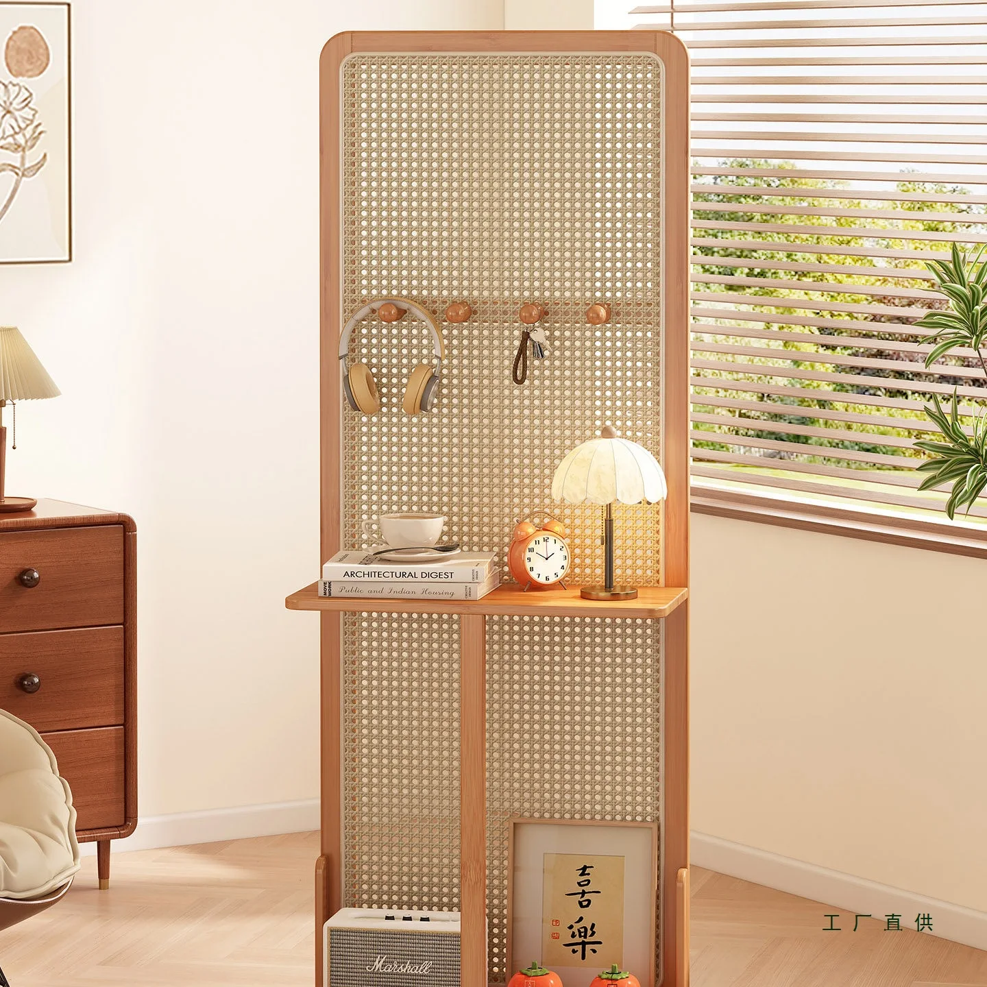 The entrance cabinet and the double-sided partition cabinet in the living room are facing door