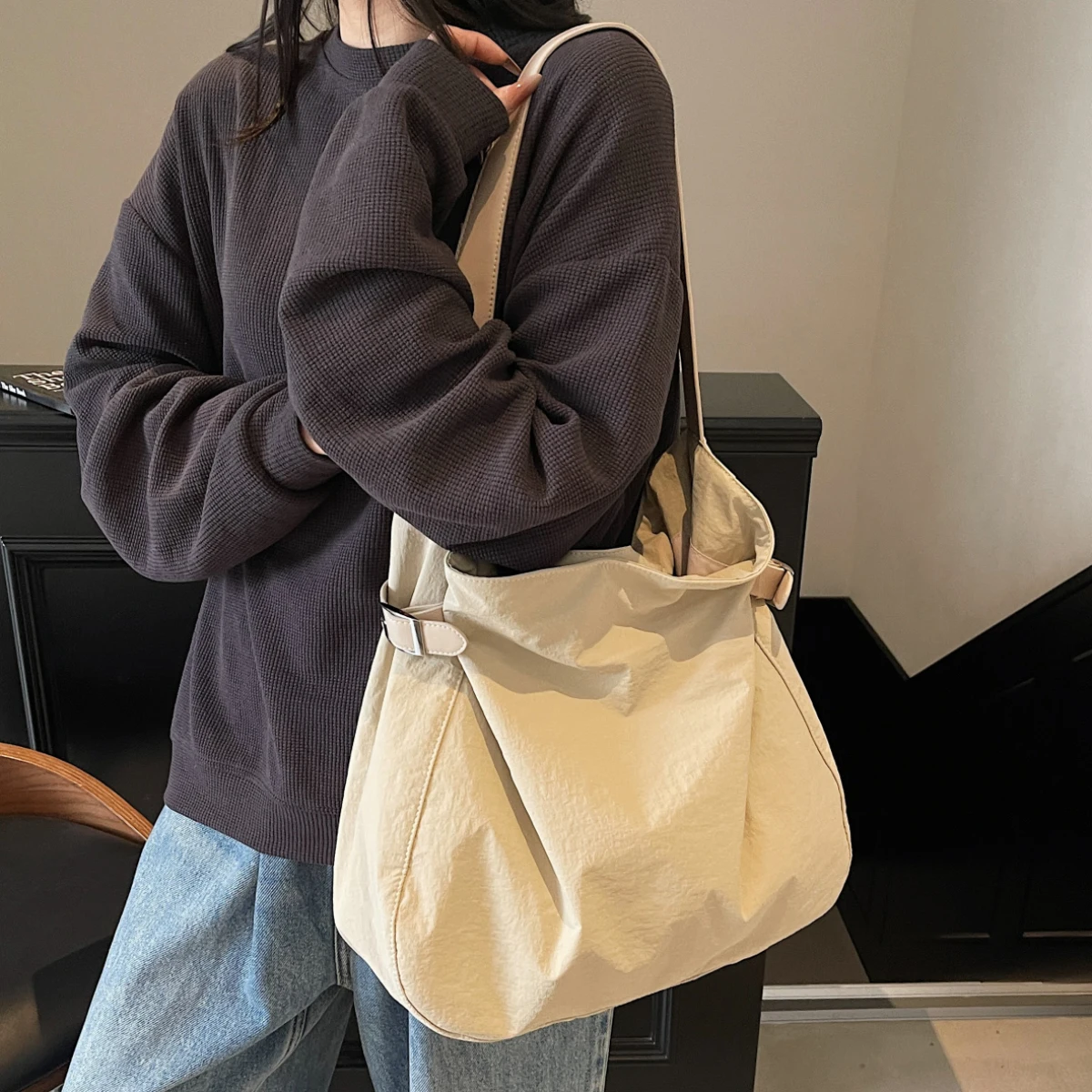 Canvas-Einkaufstasche im japanischen Stil für Damen, 2025, neue modische Umhängetasche, einfach und vielseitig für Arbeit und Arbeitskleidung, große Kapazität, Reisen, Einkaufen, Studentenklasse