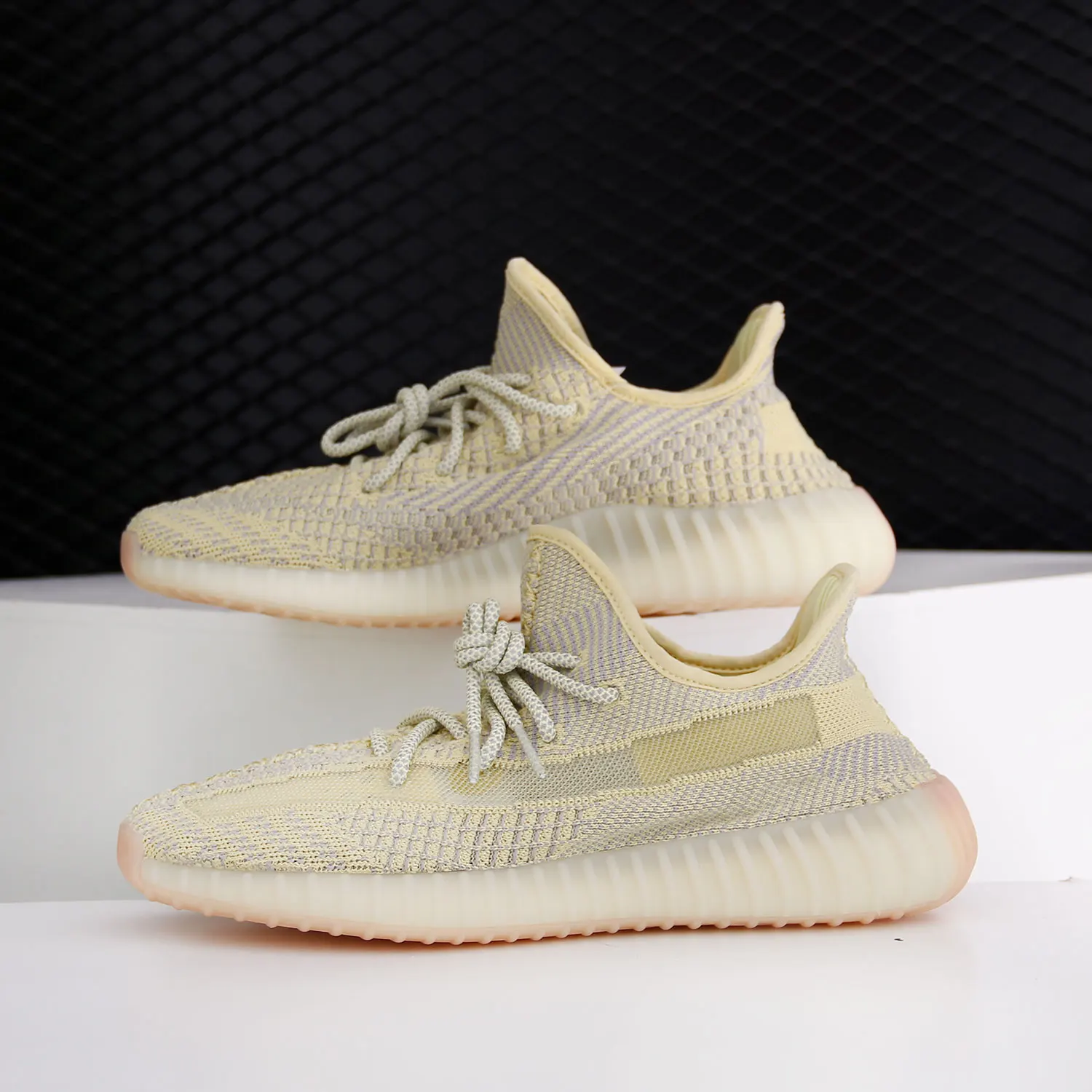 

Adidas genuine Yeezy Boost 350 V2 Running Shoes FV3250