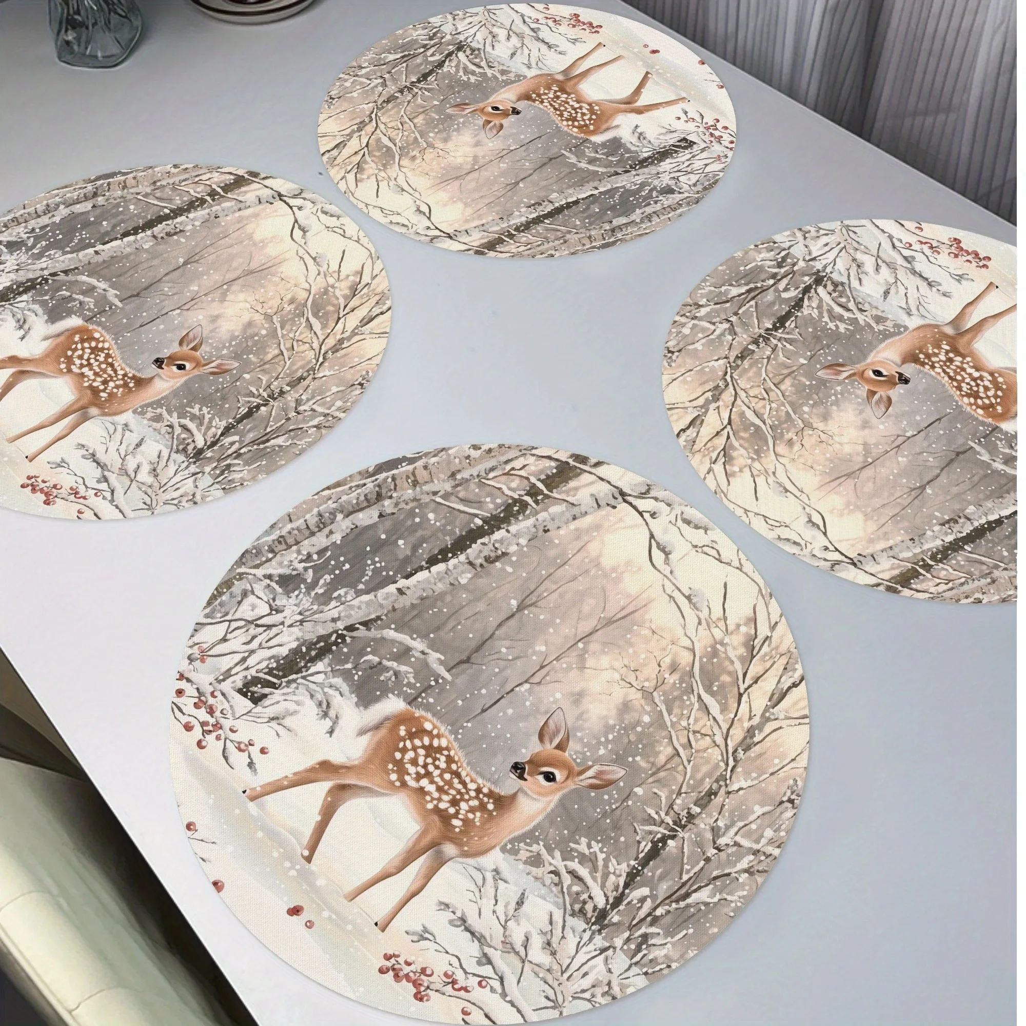 2/4/6/8Pcs Cute Deer Winter Snow Scene Design Round Placemats Non-Slip Washable Placemats High Quality Durable Polyester Placemats Suitable for Party Restaurant Table Christmas Decoration