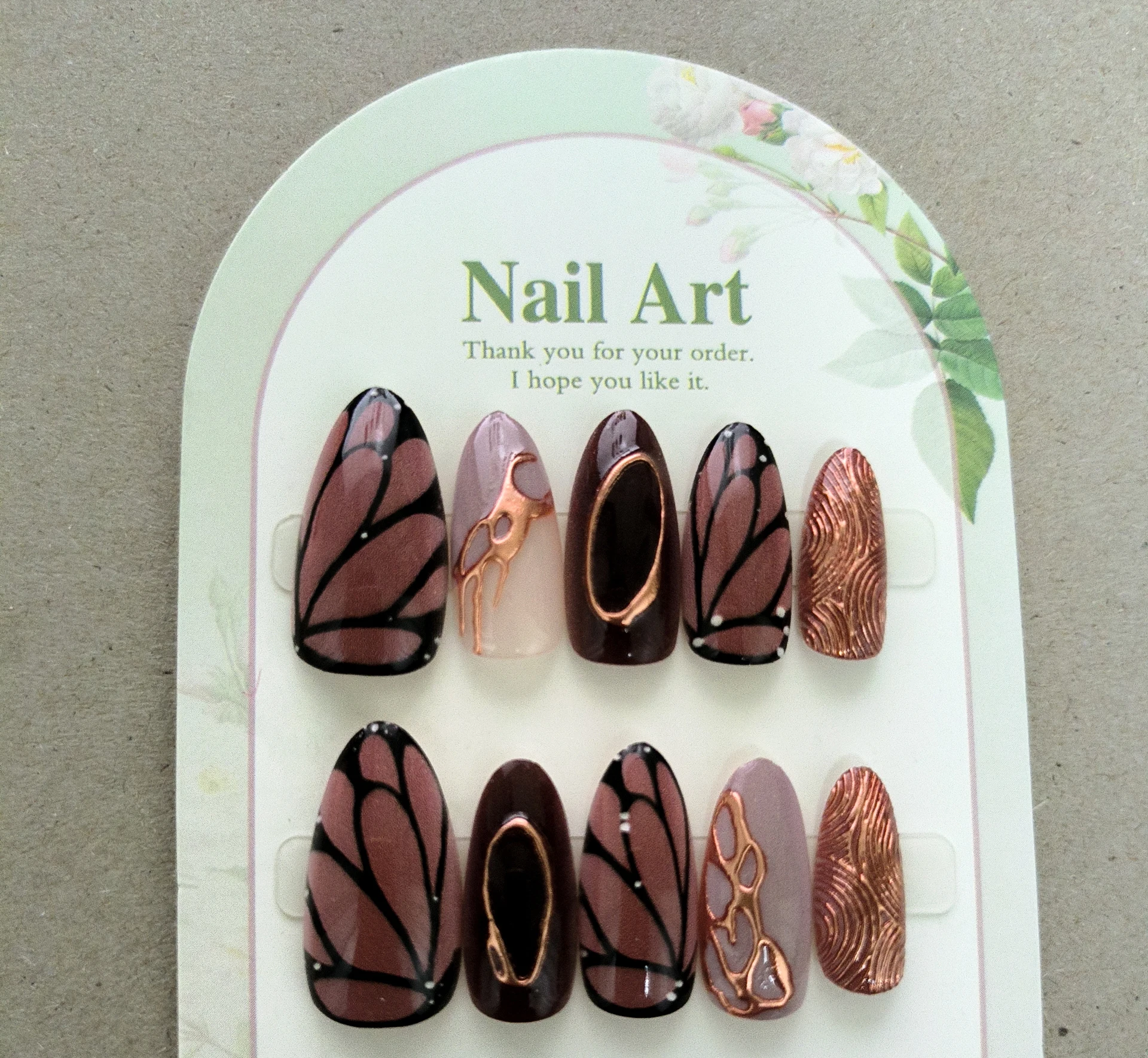 10 قطع الشوكولاته براون فراشة التوابل فتاة الأظافر وهمية قصيرة اللوز اضغط على الأظافر قابلة لإعادة الاستخدام لاصق الأظافر كاذبة