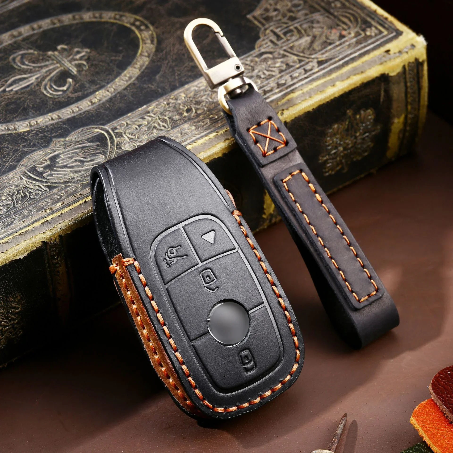 

1pc Handmade Leather Car Key Case Cover For Mercedes-Benz Car Key Case Protector Cover Keychain Car Decoration Accessories