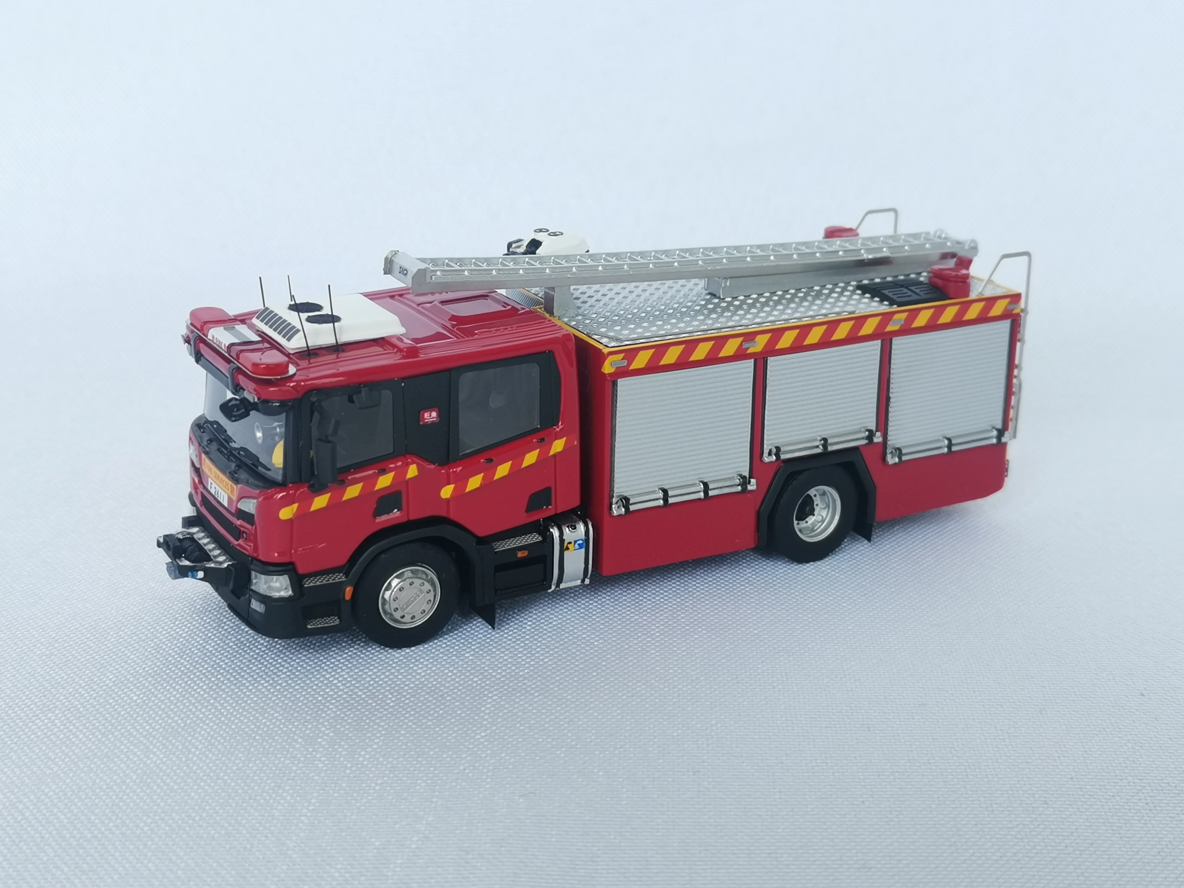 Masterpiece Collectibles 1/76 Fire ladder truck  resin car Collection of die-cast alloy car model ornaments