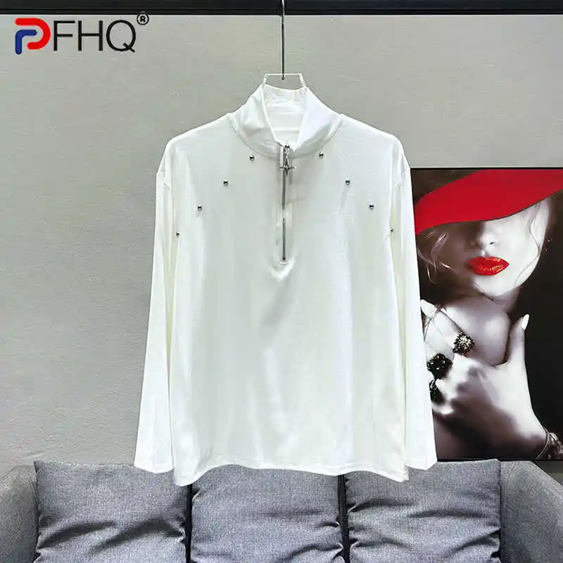 

Мужская футболка с полувысоким воротом и металлическим украшением, 21Z4318