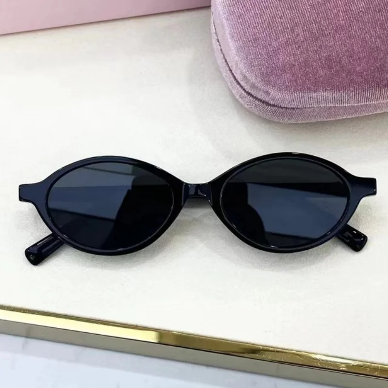 2024 Summer New Women\'s MIU Model Small Elliptical Reading Glasses Fashion Luxury Brand Design Transparent Lens Sunglasses Case