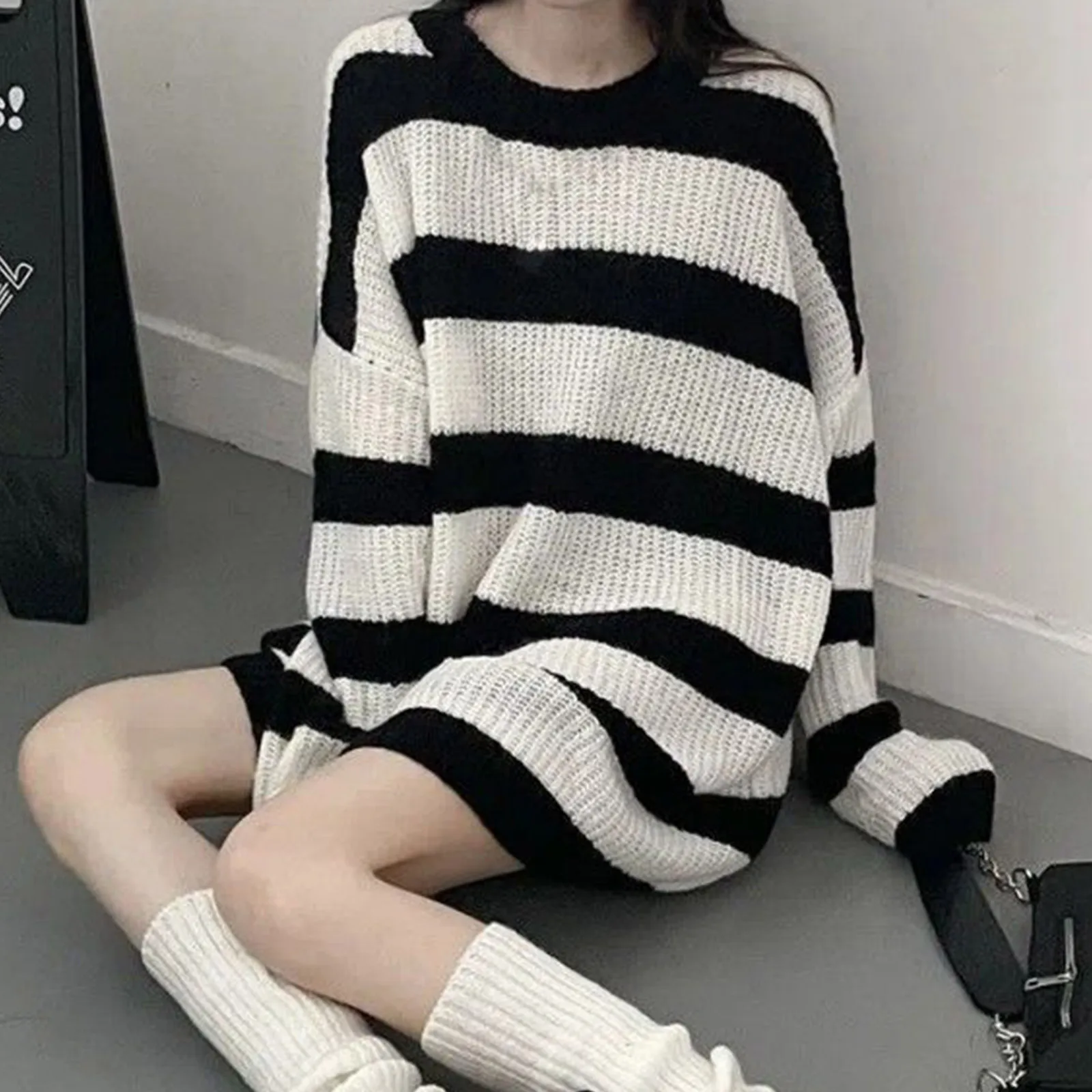 New black and white checkered sweater for women in spring and autumn, Casual style loose striped knit sweater, popular Pullovers