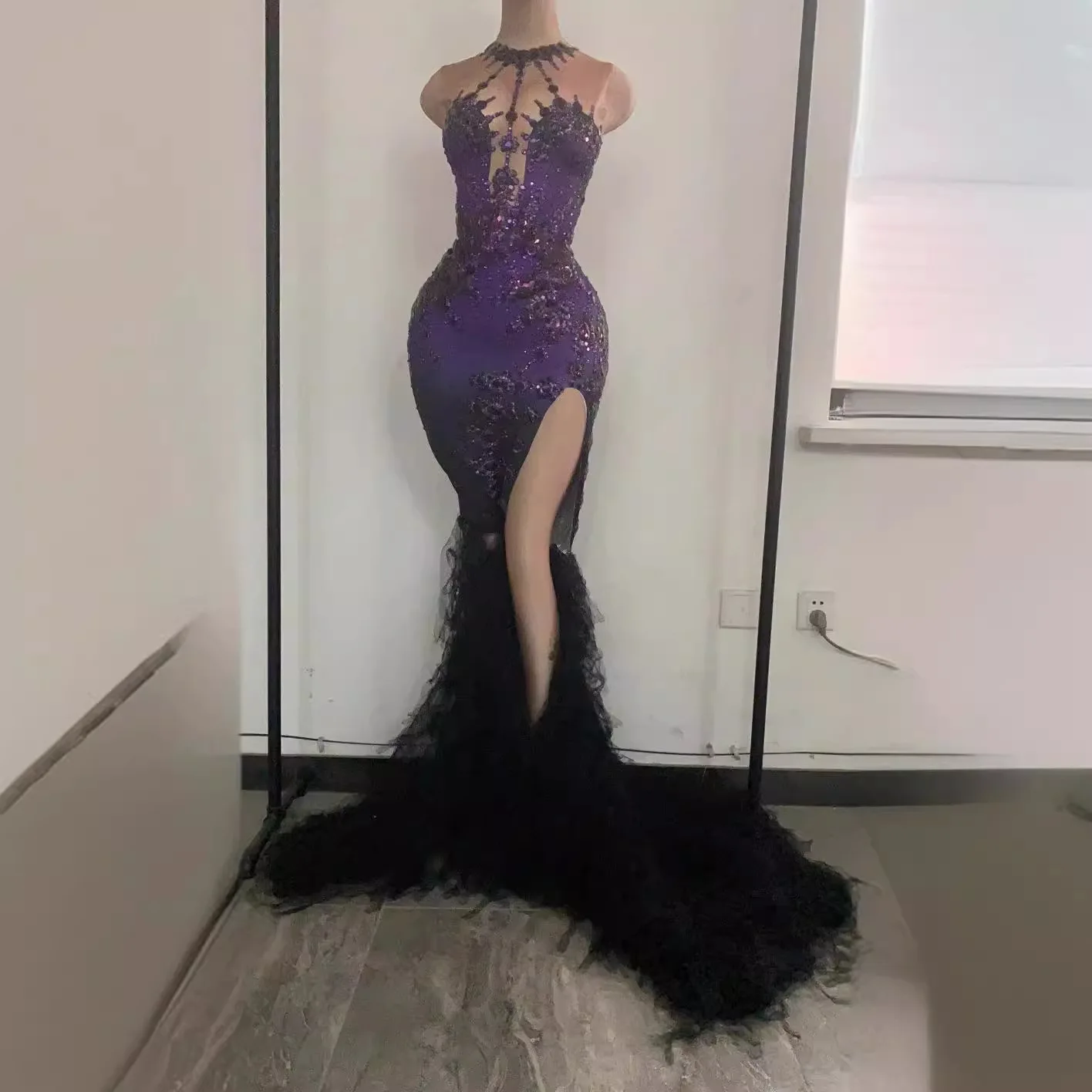 다이아몬드 생일 의류 기질 보라색 매력 크리스탈 섹시한 스플릿 Tulle Fringe Trailing Dress Biography Ballkleid Luxuskleid
