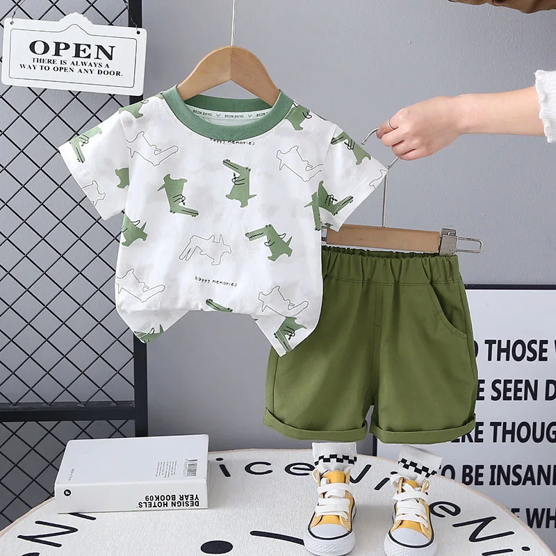 MILANCEL Yeni Yaz Çocuk Giyim Seti Karikatür Timsah Erkek T-shirt + Düz Renk Şort Çocuk Ince Tarzı Dış Giyim 2 ADET