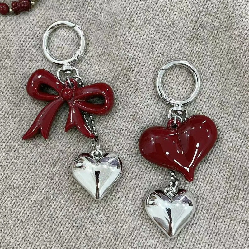 Ciondolo portachiavi in acrilico con cuore rosso bowknot dal temperamento semplice per donne e ragazze, versatili accessori per la decorazione dello zaino, regali