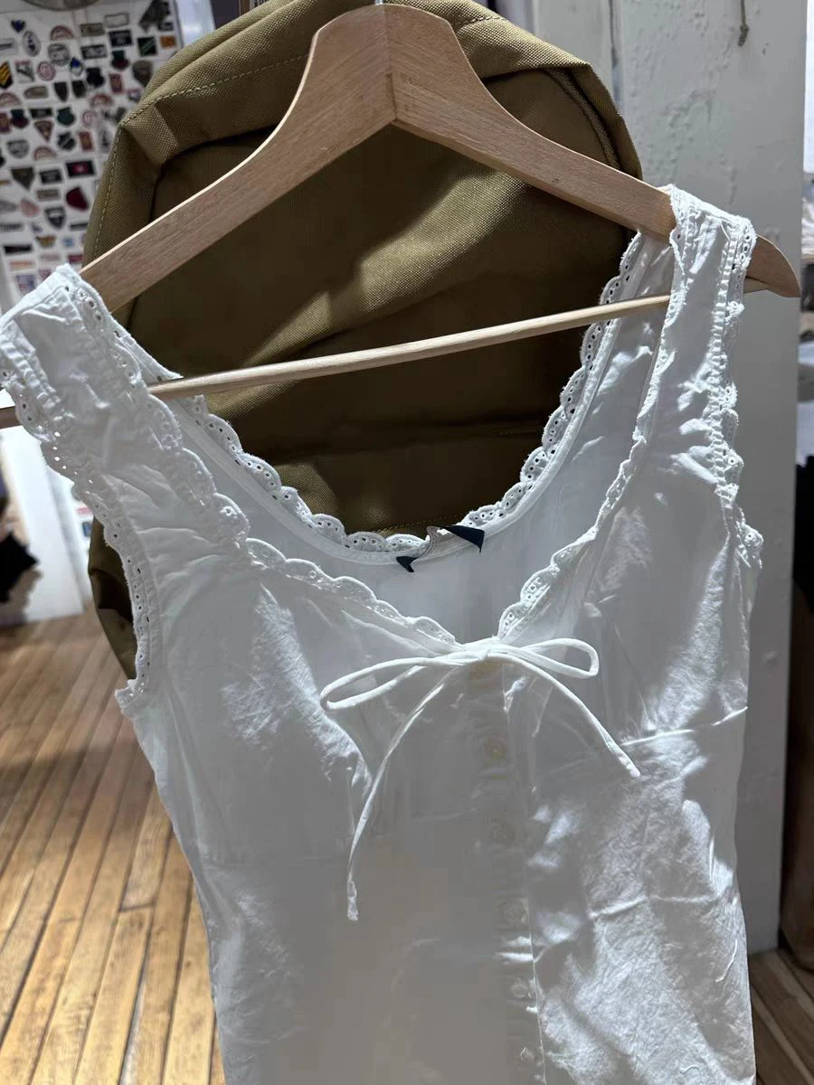 레이스 트림 스위트 화이트 미니 블라우스 드레스 여성 여름 U 칼라 싱글 브레스트 레이스 업 짧은 베스 티드 빈티지 민소매 드레스