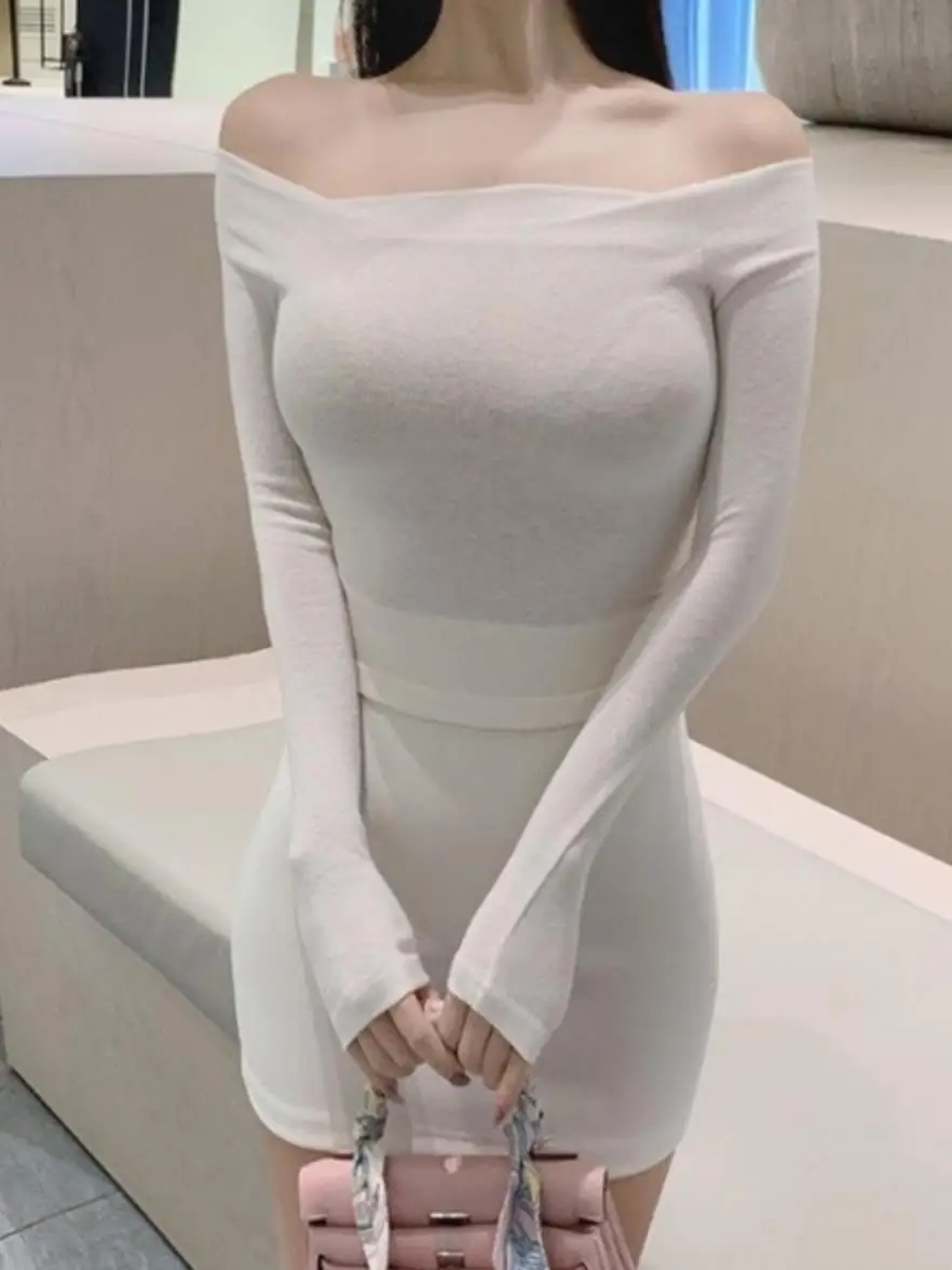 51STUDIO Sexy Tight Body T-shirt Shoulder Bared Long Sleeve One-Shoulder Design Enhanced Chest Appeal Women's Fashion Top